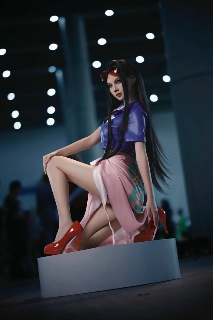 cosplay Robin tóc đen