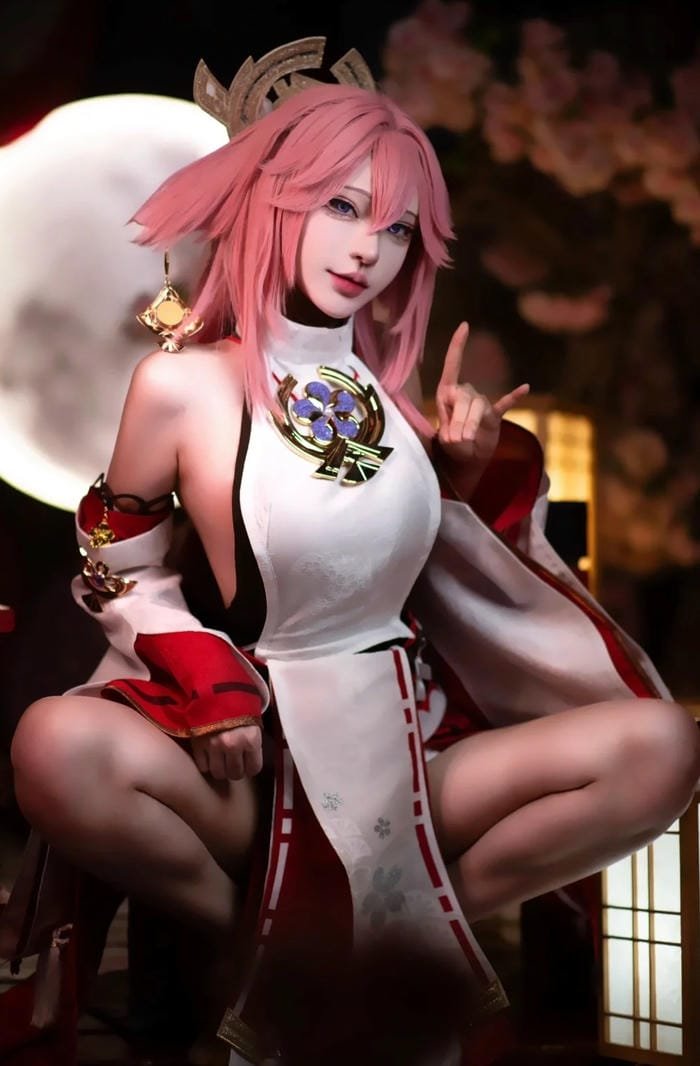 cosplay Yae Miko tóc hồng