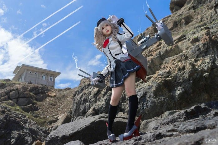 hình ảnh Zinie Quỳnh cosplay phong cách mạnh mẽ