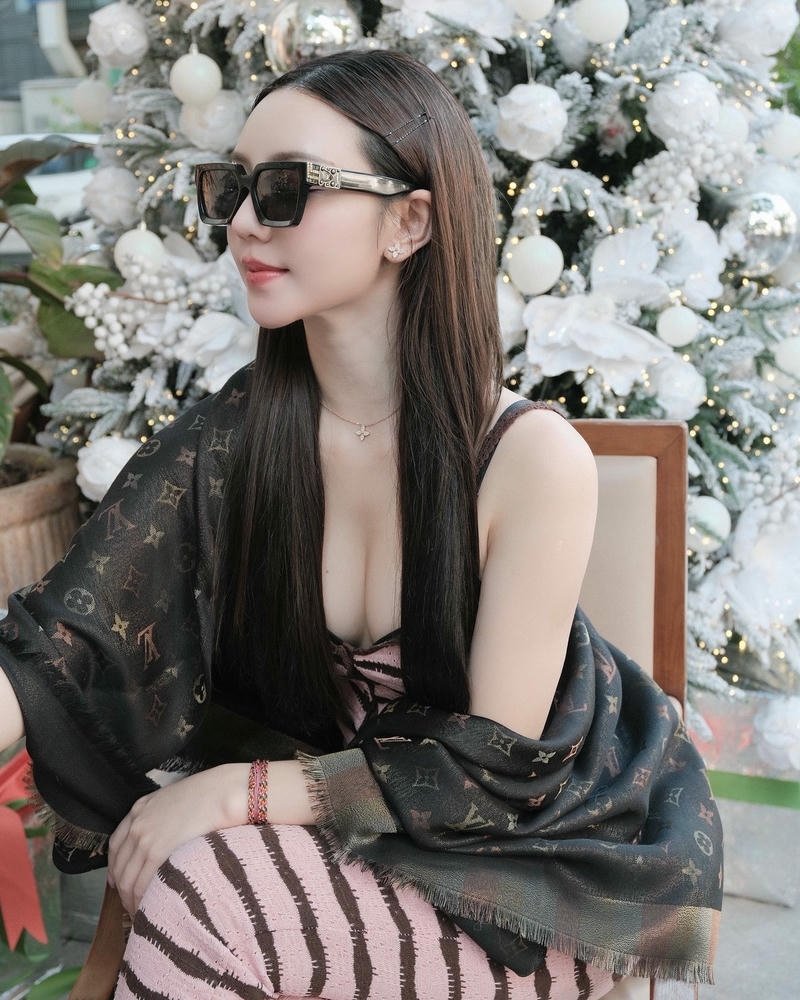 hình quỳnh kool sexy màu sắc tự nhiên