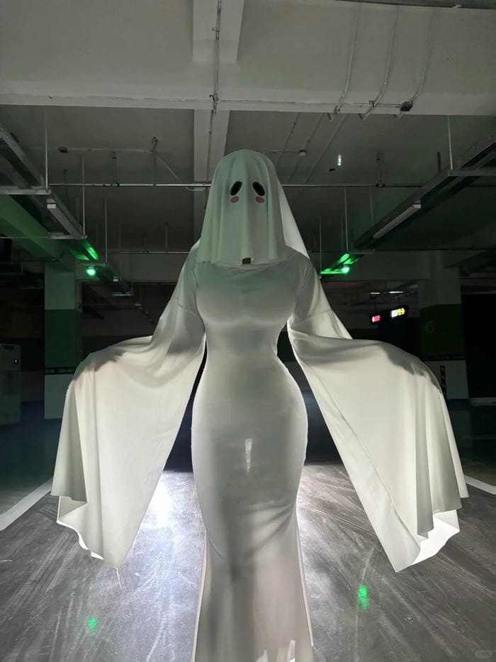 ma nữ cosplay hóa trang