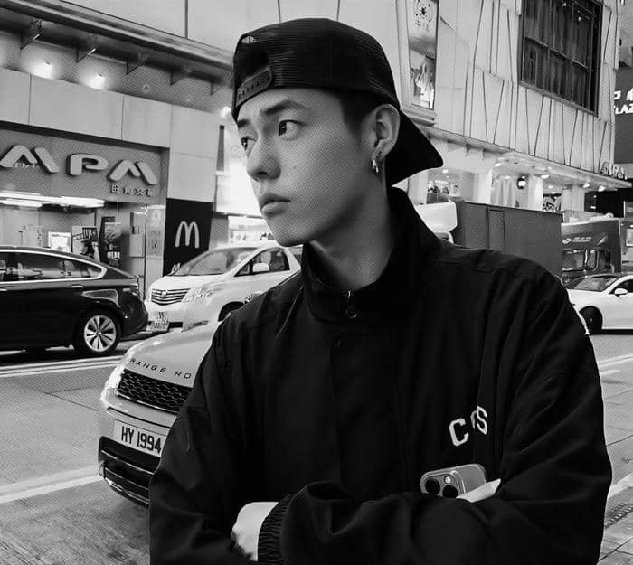 phong thái trầm avatar đen trắng