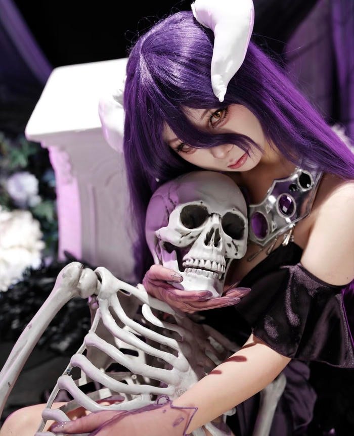 Albedo cosplay với thiết kế trang phục cầu kỳ