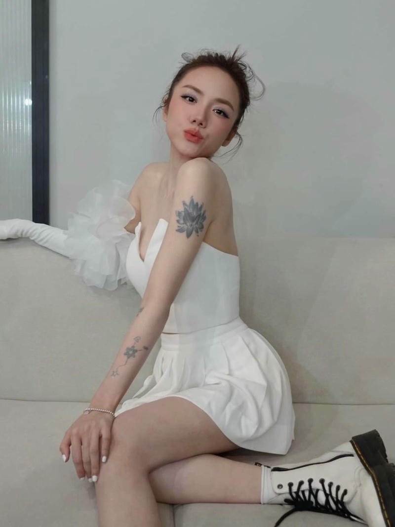Ảnh Phương Ly sexy phong cách gợi cảm cuốn hút