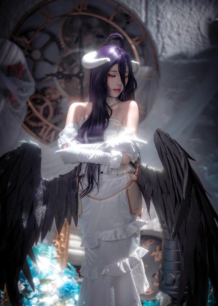 Ảnh albedo cosplay với tạo hình tinh xảo cuốn hút