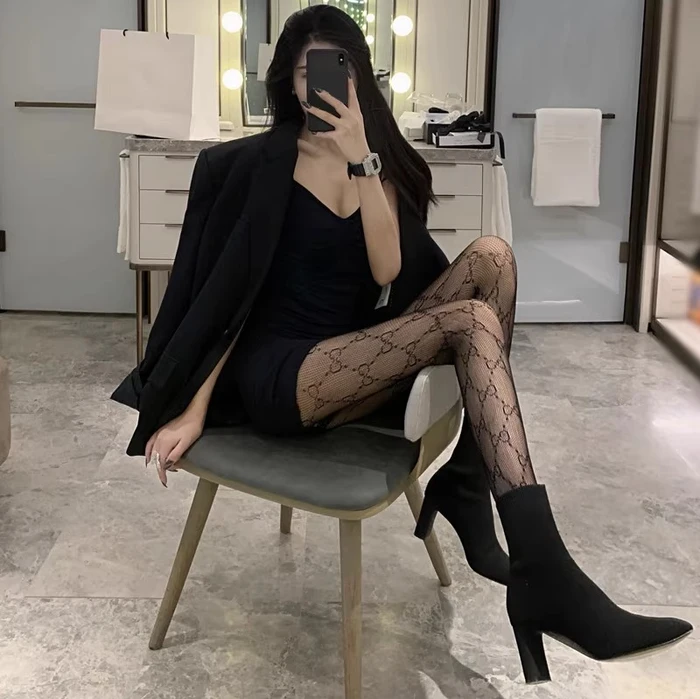 Ảnh gái xinh mặc quần tất lưới nóng bỏng