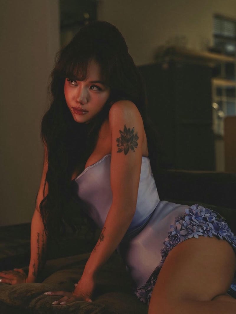 Ảnh sexy Phương Ly phong cách trẻ trung năng động