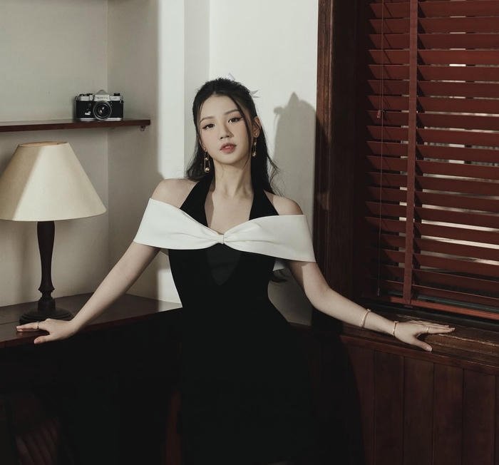 Ảnh sexy của Amee dáng váy thanh lịch