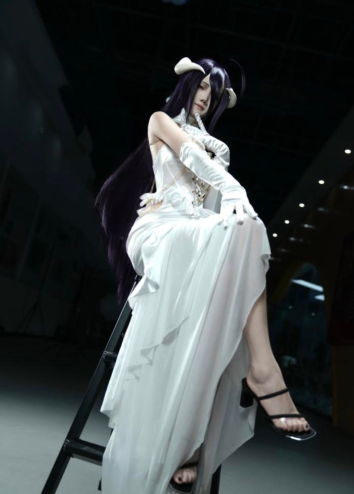 Bức hình albedo cosplay được dàn dựng chỉn chu