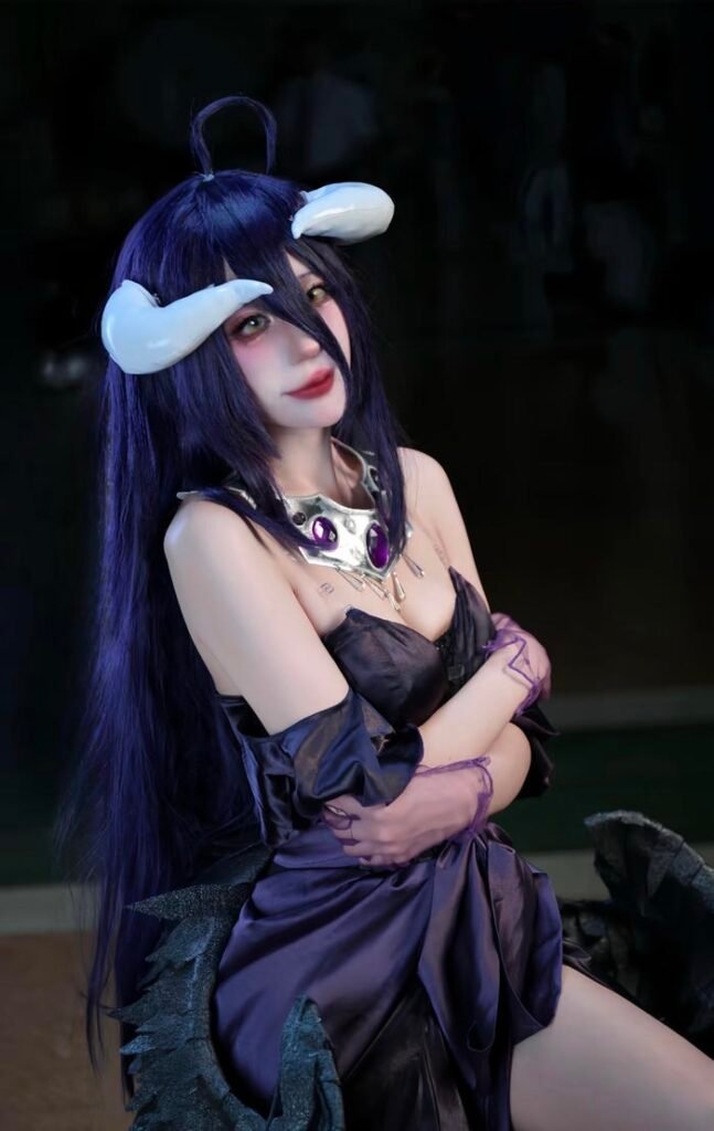 Bức hình albedo cosplay nổi bật nhờ tạo dáng chuyên nghiệp