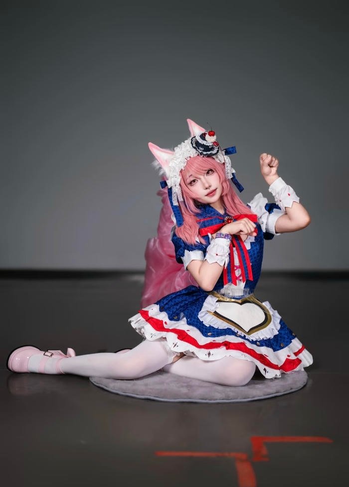 Bức hình cosplay maid mang sắc thái hài hòa dễ chịu