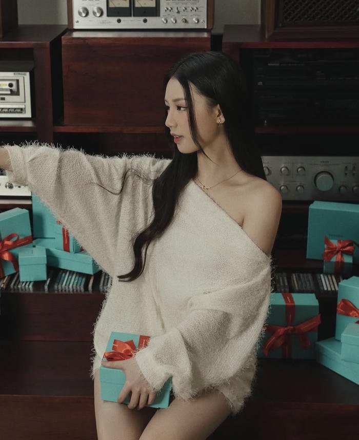 Cô nàng Amee sexy nữ tính