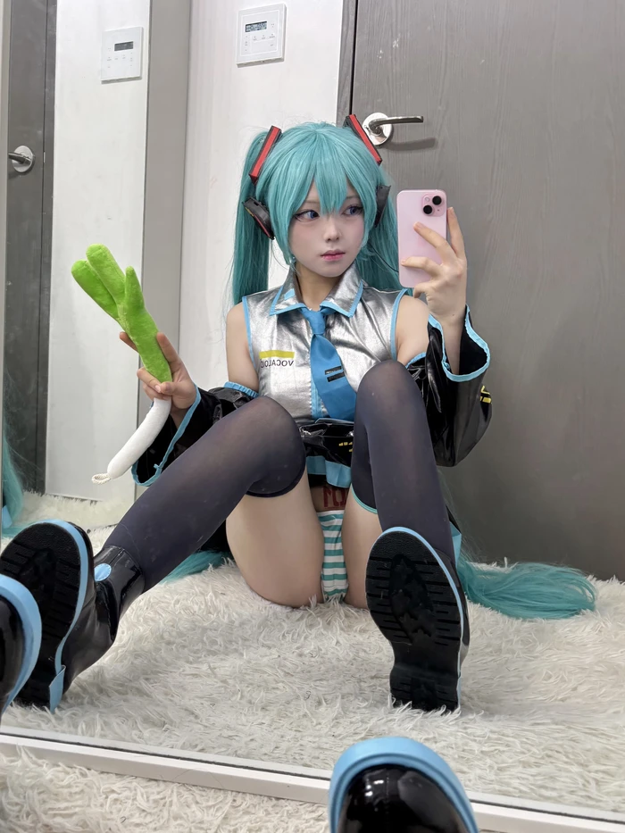Cosplayer Nhật Bản 18 tuổi body nóng bỏng cuốn hút