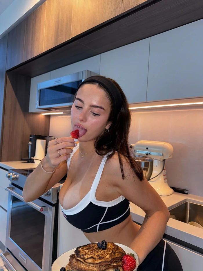 Gái teen Nga sexy gợi tình đầy cuốn hút
