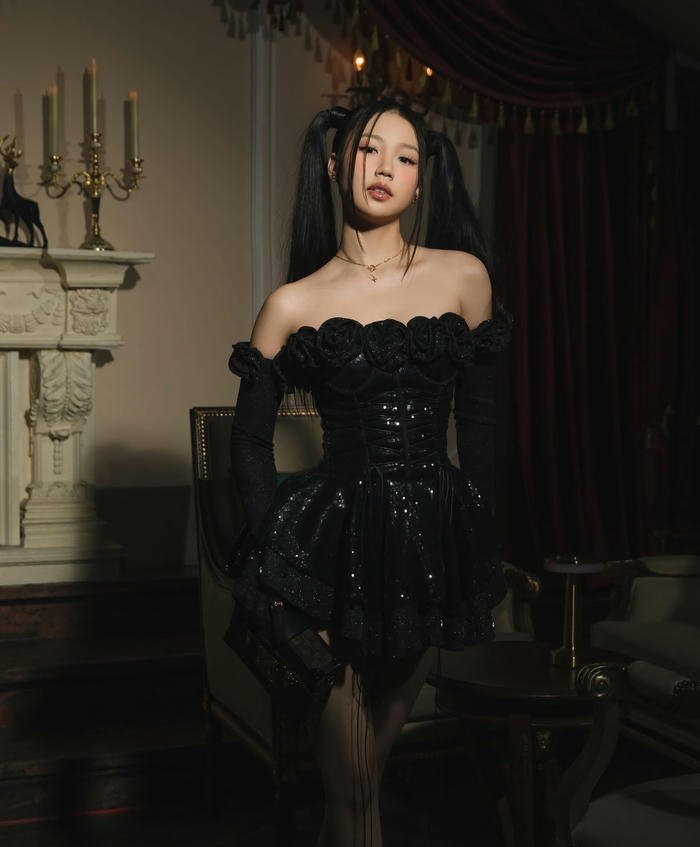 Hình Amee sexy trang phục hiện đại