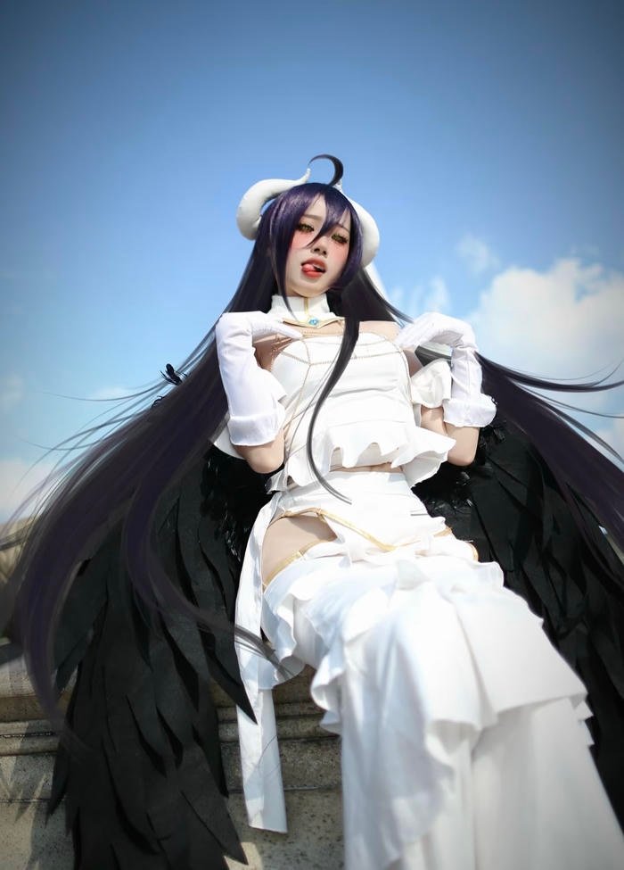 Hình albedo cosplay với ánh nhìn sâu ấn tượng