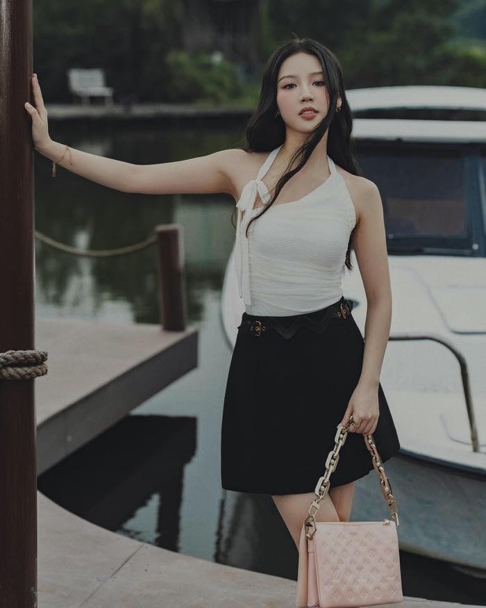 Hình ảnh Amee sexy tóc dài tự nhiên