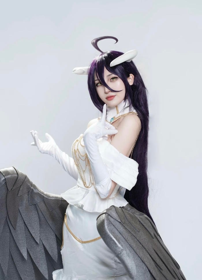 Hình ảnh albedo cosplay thể hiện cá tính riêng biệt