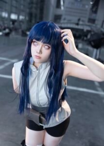 Hình cosplay hinata với biểu cảm ngập ngừng đáng yêu