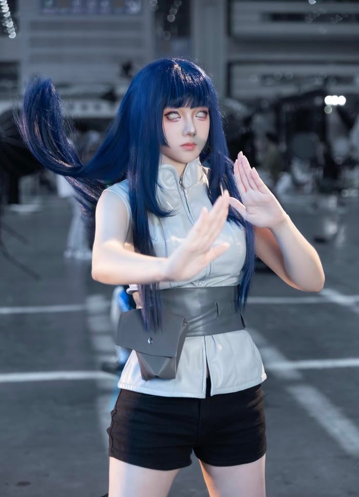 Hình cosplay hinata với khí chất trong veo