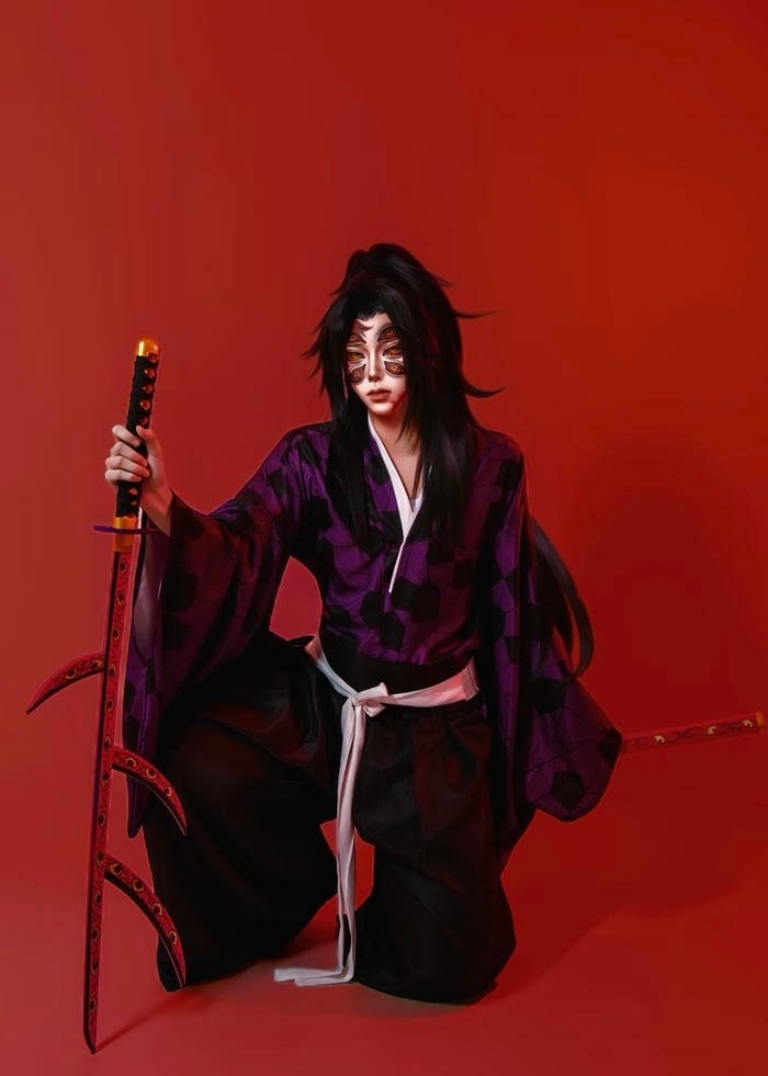 Ảnh cosplay kimetsu no yaiba với phong thái lì lợm