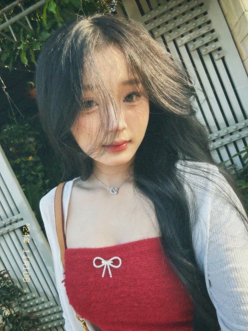 Bình An khoe ảnh sex gợi cảm vòng 1 căng