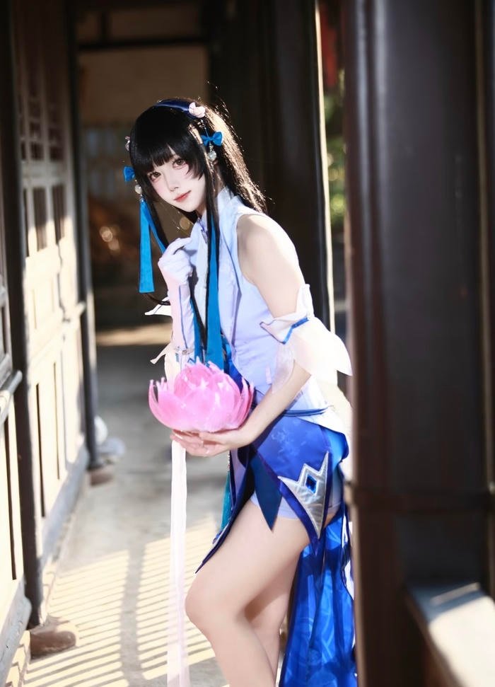 Bức ảnh cosplay trung quốc cho thấy trạng thái trầm ổn