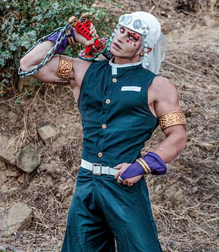 Bức hình cosplay kimetsu no yaiba khắc họa thần thái dữ dội