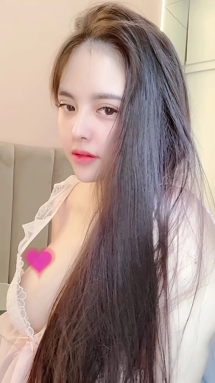 Gái xinh Thiên Địa ngực khủng vòng 3 căng tròn hấp dẫn