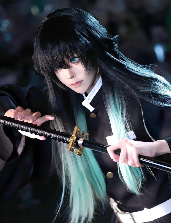 Hình ảnh cosplay kimetsu no yaiba mang sắc thái sát phạt