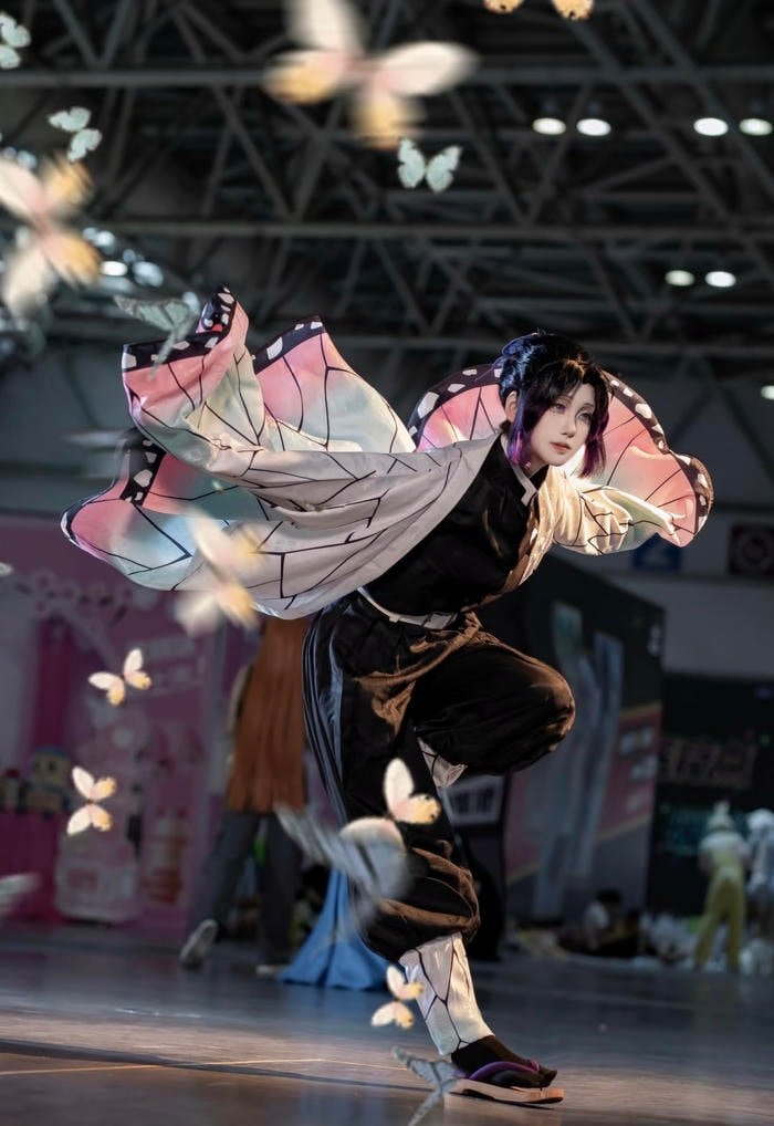 Hình cosplay kimetsu no yaiba mang trạng thái âm trầm