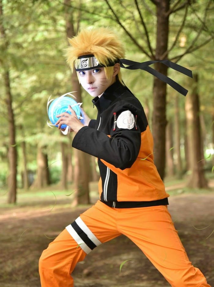 Hình cosplay naruto thể hiện trạng thái cứng cỏi ổn định