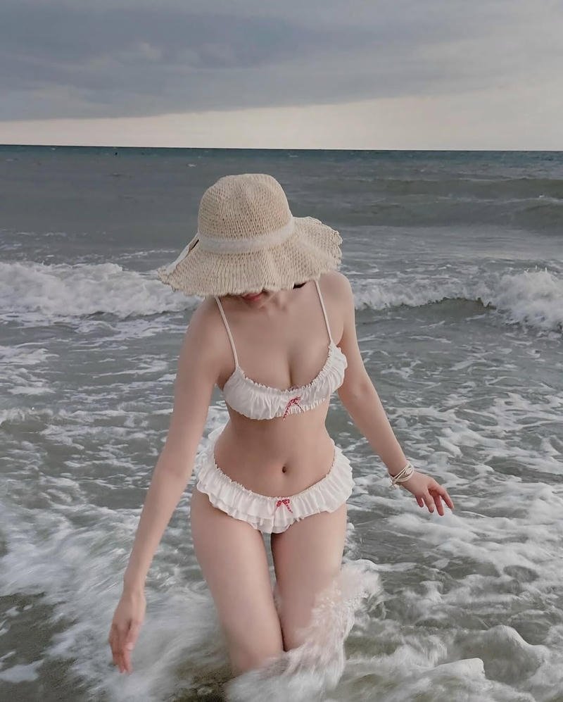 Hình khe vú tròn căng cực dâm