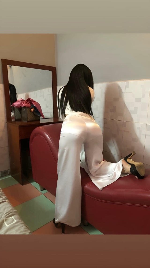 Hình sex áo dài lộ eo thon nóng bỏng