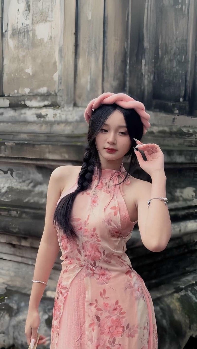 Hot girl Bình An tung ảnh sex làm netizen mê