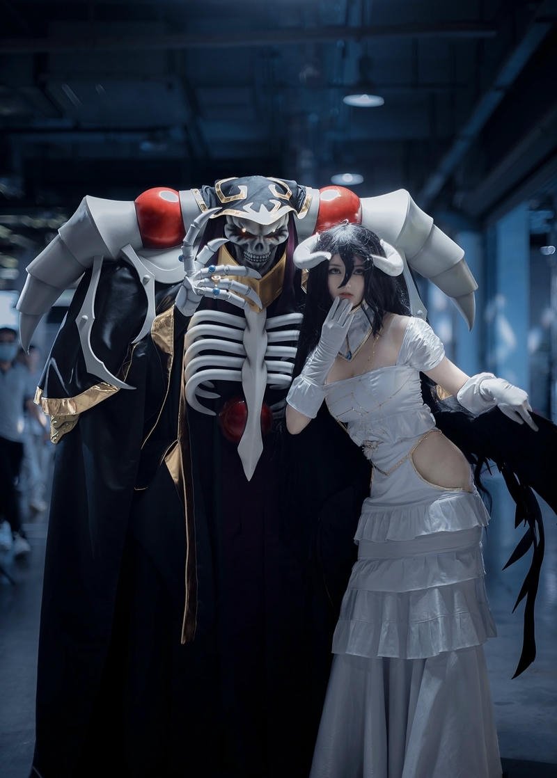 Albedo cosplay gương mặt sắc sảo cùng ánh mắt sâu