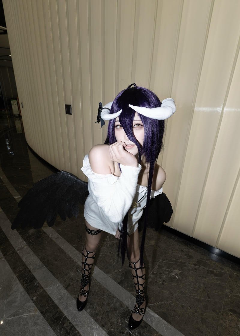 Albedo cosplay tái hiện nữ quỷ xinh đẹp trong Overlord