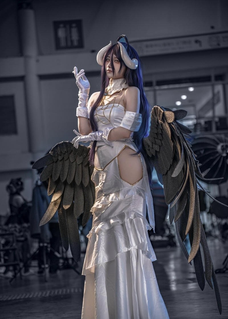 Albedo cosplay thể hiện vẻ đẹp bí ẩn quyến rũ