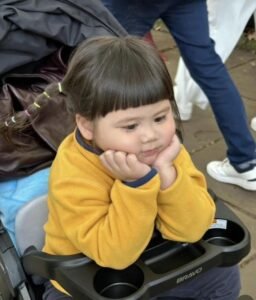 Ảnh avatar em bé hài gần gũi