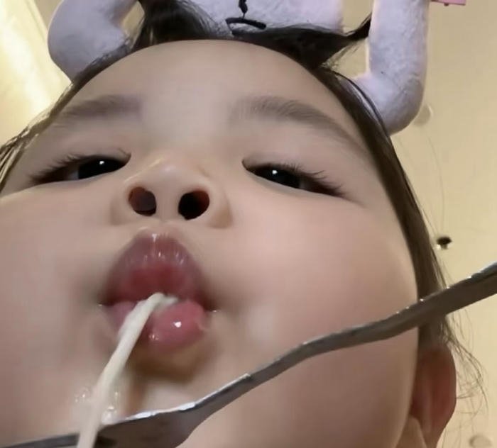 Ảnh avatar em bé hài sáng sủa