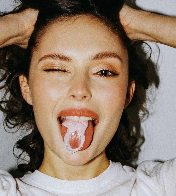 Ảnh avatar nữ tươi sáng nhẹ nhàng