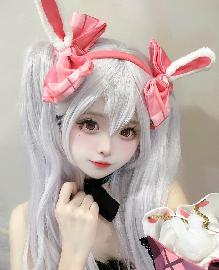 Ảnh cosplay cute cô gái tạo dáng nhí nhảnh trước ống kính