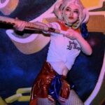 Ảnh harley quinn cosplay biểu cảm nụ cười ma mị