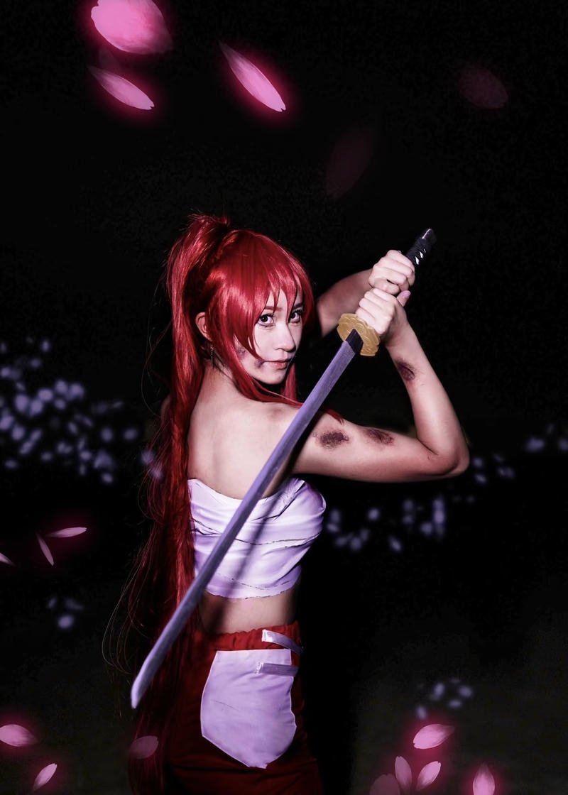 Ánh nhìn sâu sắc tái hiện Erza Scarlet cosplay