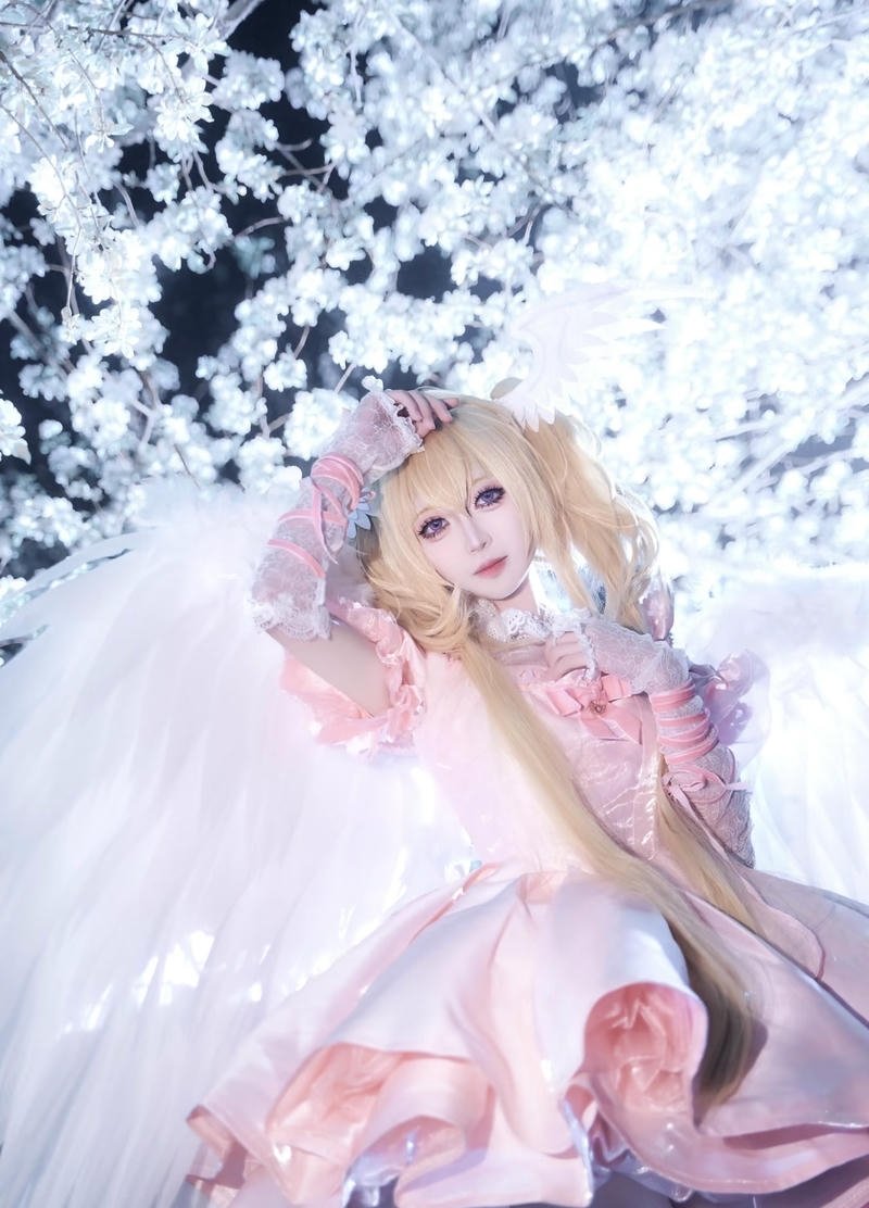 Ánh nhìn trong trẻo gợi cảm giác thiên thần giáng thế