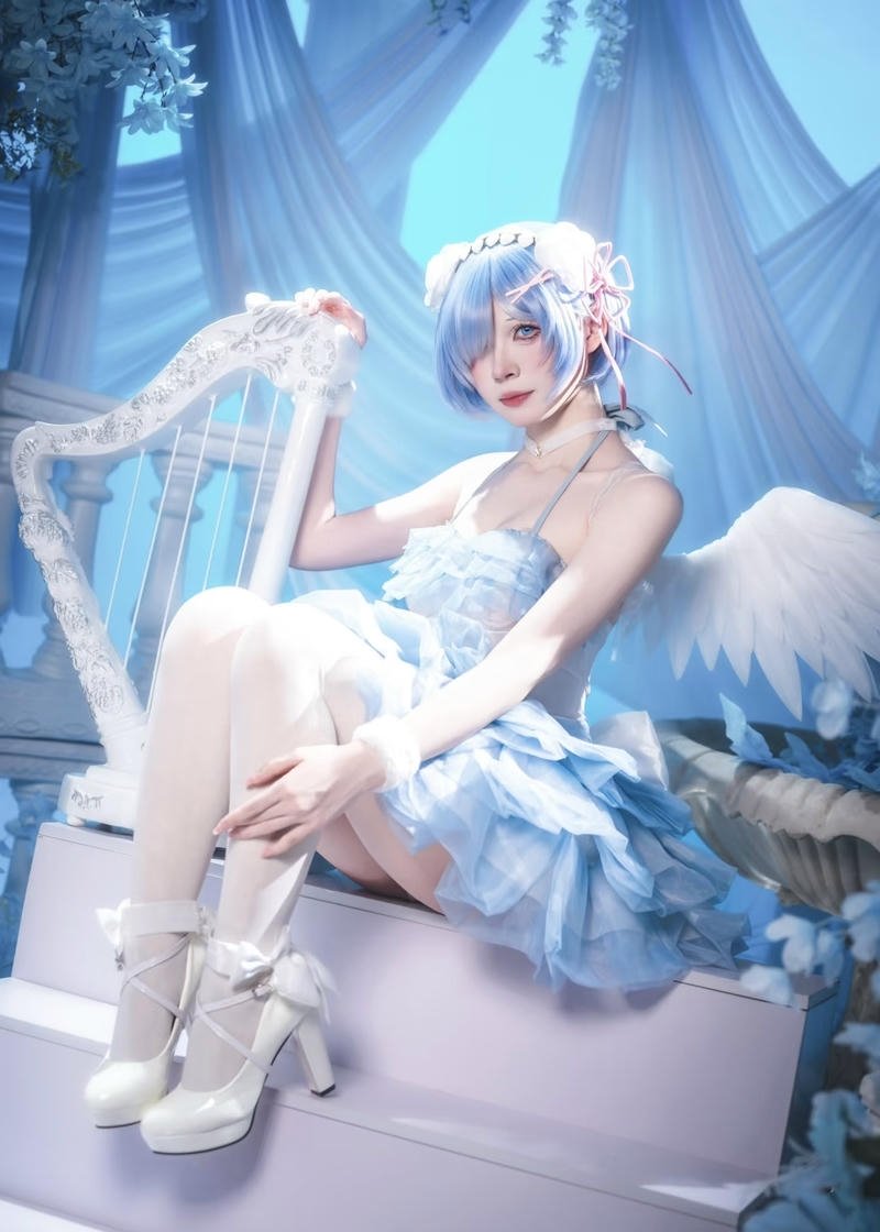 Ánh sáng nền mềm mại tôn vẻ đẹp thiên thần