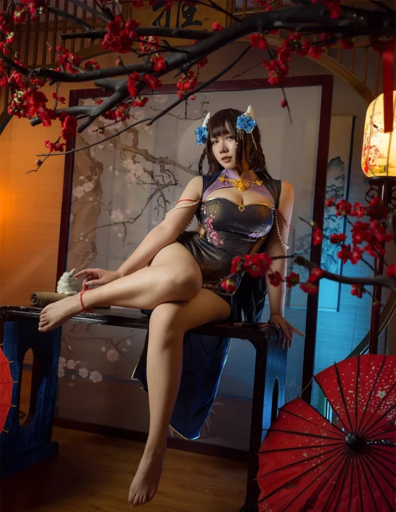 Ảnh sex cổ trang gái xinh khoe vòng một