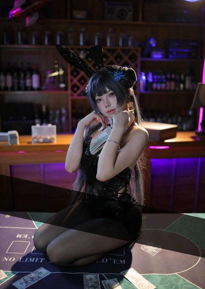 Ảnh sexy anime cosplay cho thấy vẻ đẹp cơ thể hài hòa