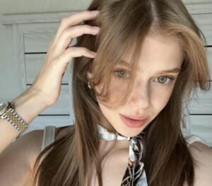 Avatar nữ thanh lịch dễ nhìn