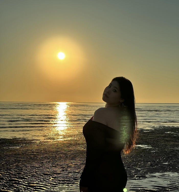 Avatar nữ trẻ trung gọn gàng